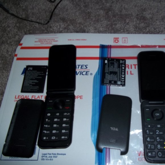 CELL PHONE 2 cell phones ( USED GENTLY) - Picture 1 of 1